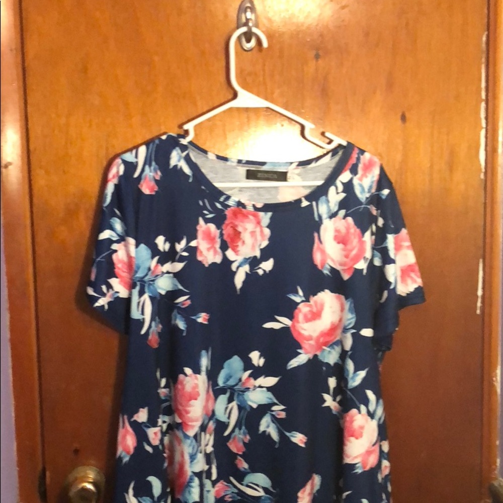 Beautiful Floral Dress with Pockets!